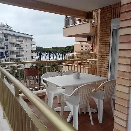 Seafront Pineda Apartment La Pineda